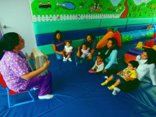 Especialista con Niños y Bits de inteligencia